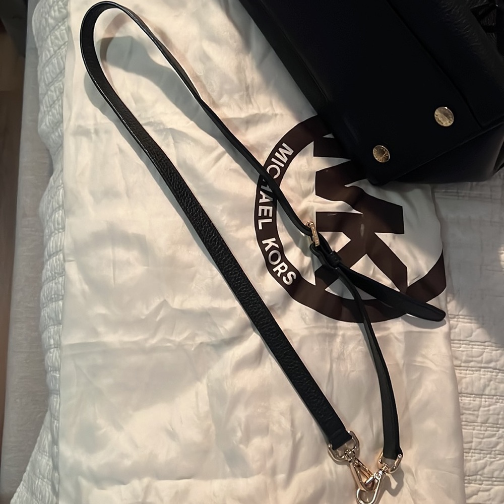 Authentic Michael Kors Purse. - image 7